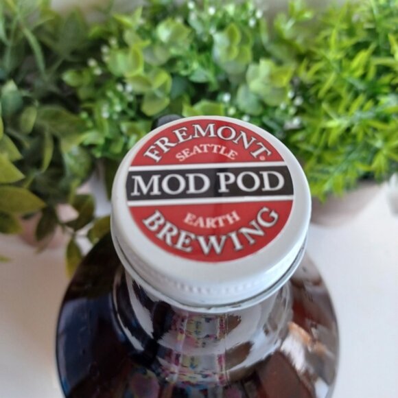 Fremont Brewing 64oz Beer Growler | Amber Glass | R1285 | Excellent Condition - Picture 4 of 6